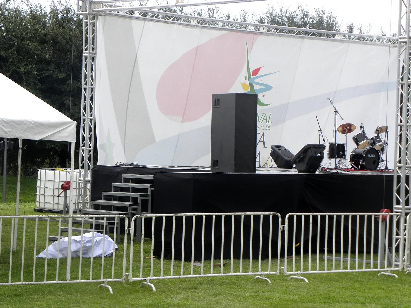 Escenarios de acero para eventos profesionales - Renta AYPESA